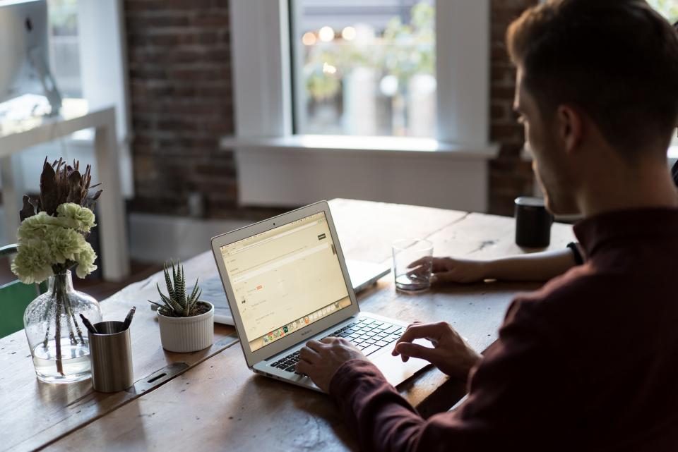AI Agents vs AI Chatbots: What's the Real Difference? (2026)